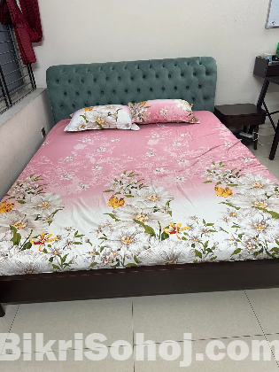 Queen bed with Matress